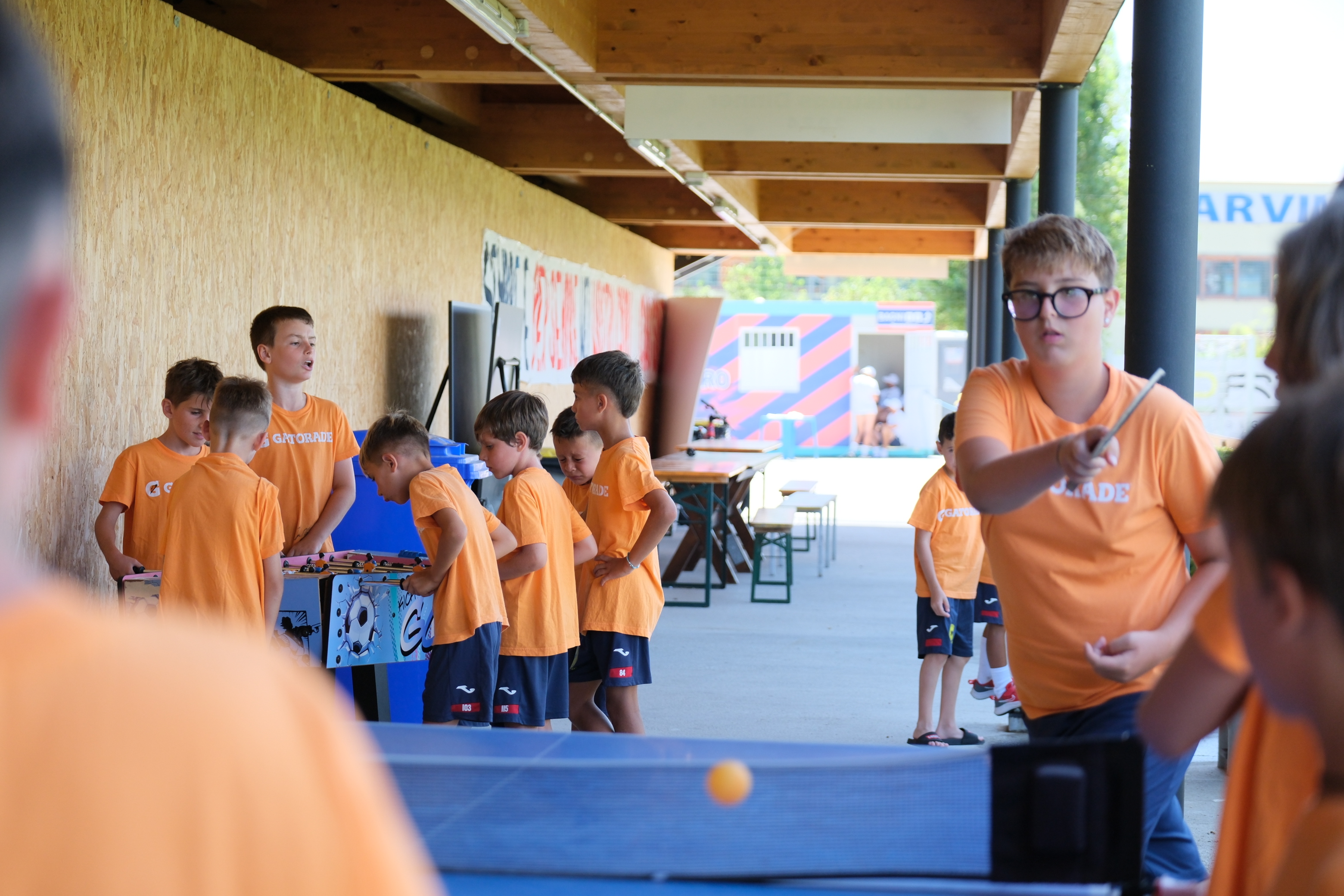 I ragazzi del Summer Camp M10 coinvolti nelle attività ricreative insieme