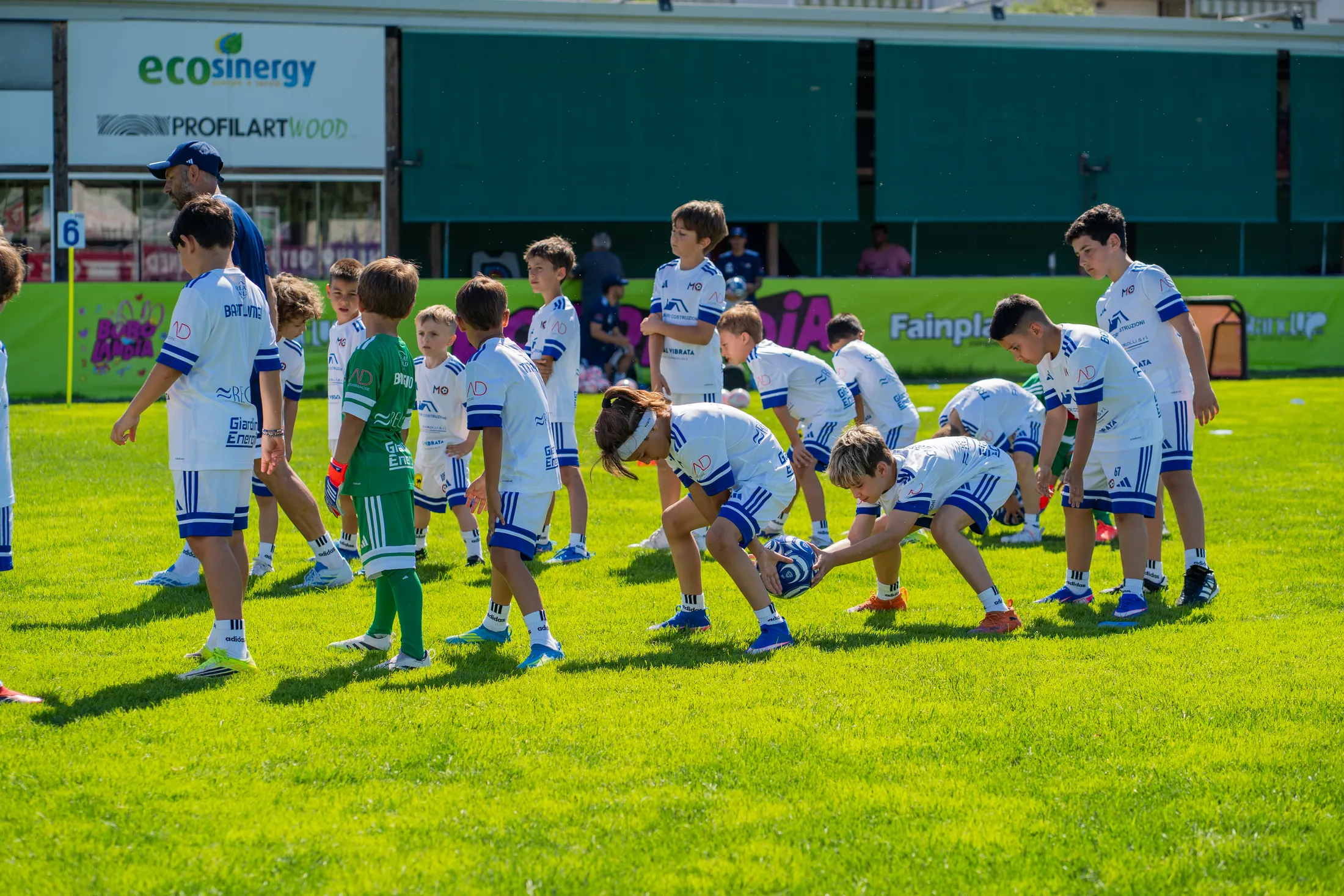 Ragazzi del camp 2026 durante un esercizio tecnico di gruppo
