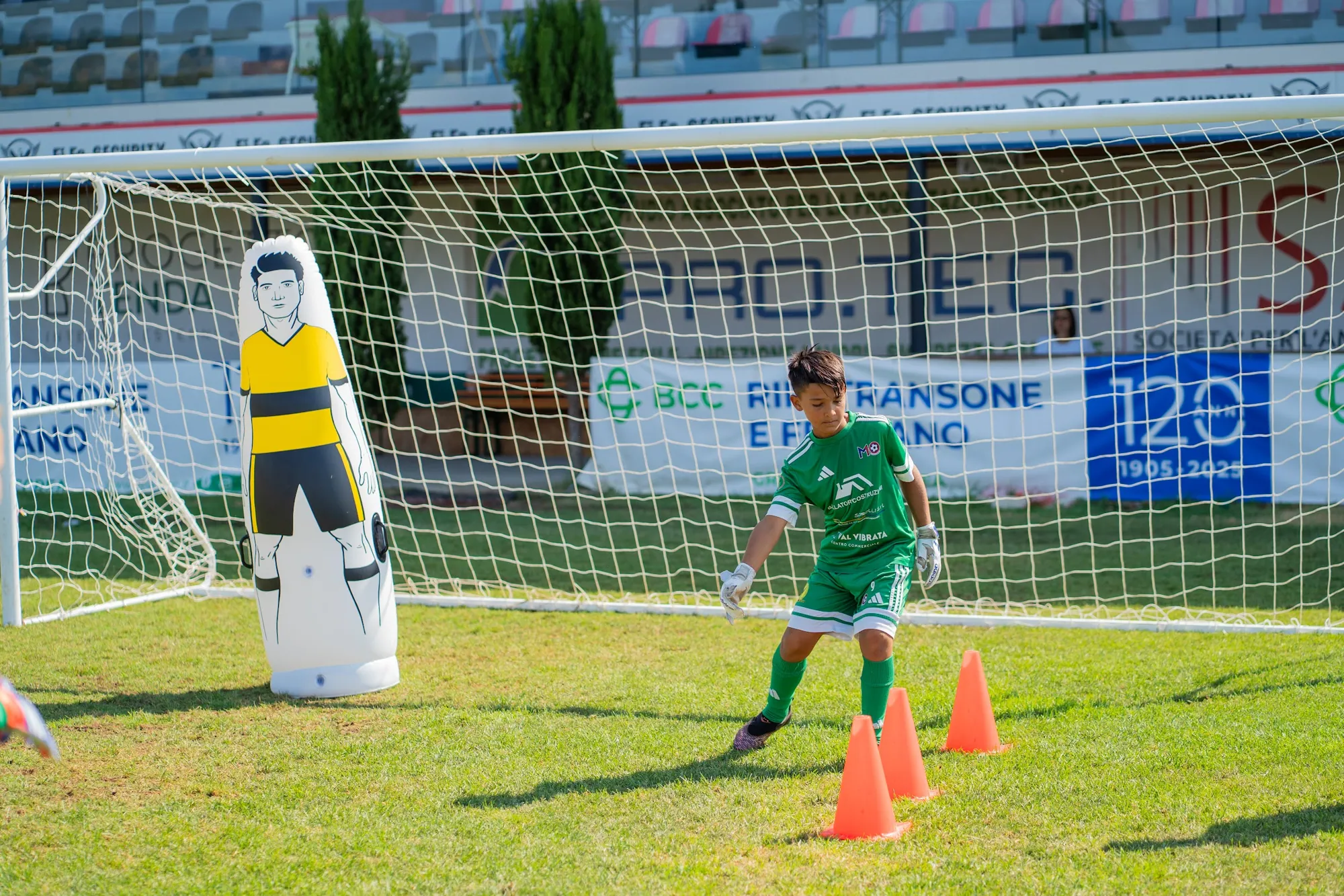 Gruppo di ragazzi del camp 2026 durante un esercizio tecnico