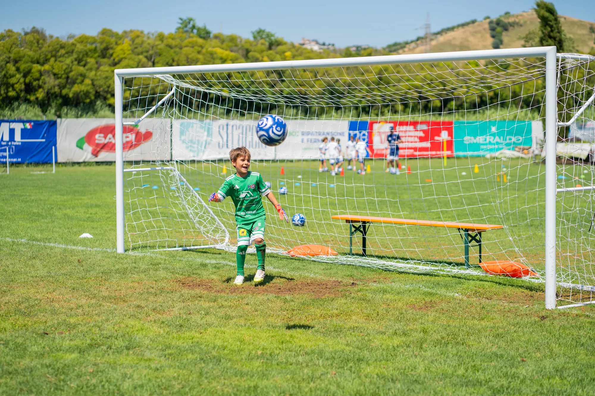 Summer Camp M10 2026, 1ª settimana: ragazzi in campo a Porto d'Ascoli