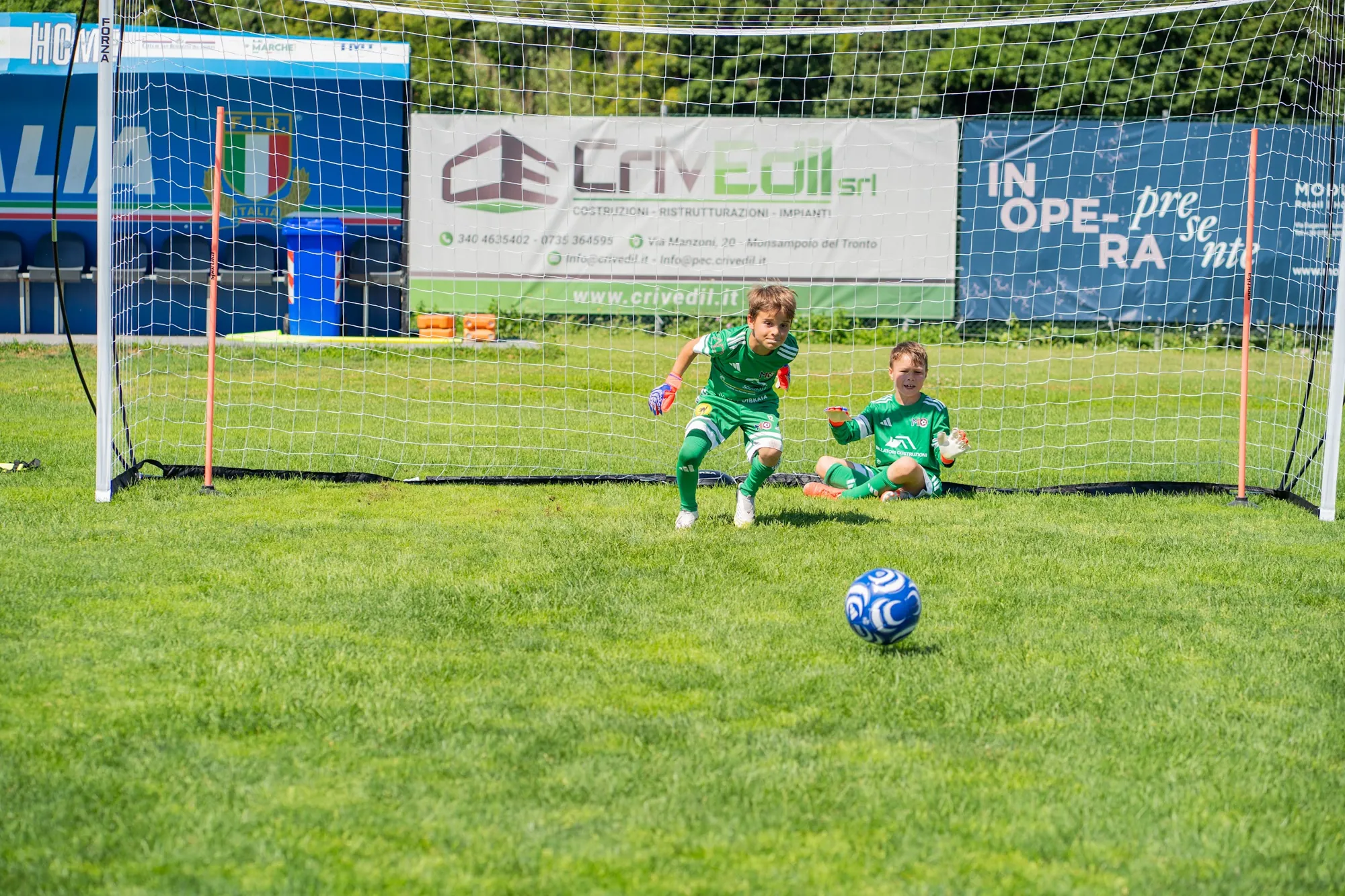Ragazzi del Summer Camp M10 2026 in azione sul campo di Porto d'Ascoli